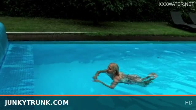 Emily Ross Stuns With Incredible Underwater Seduction